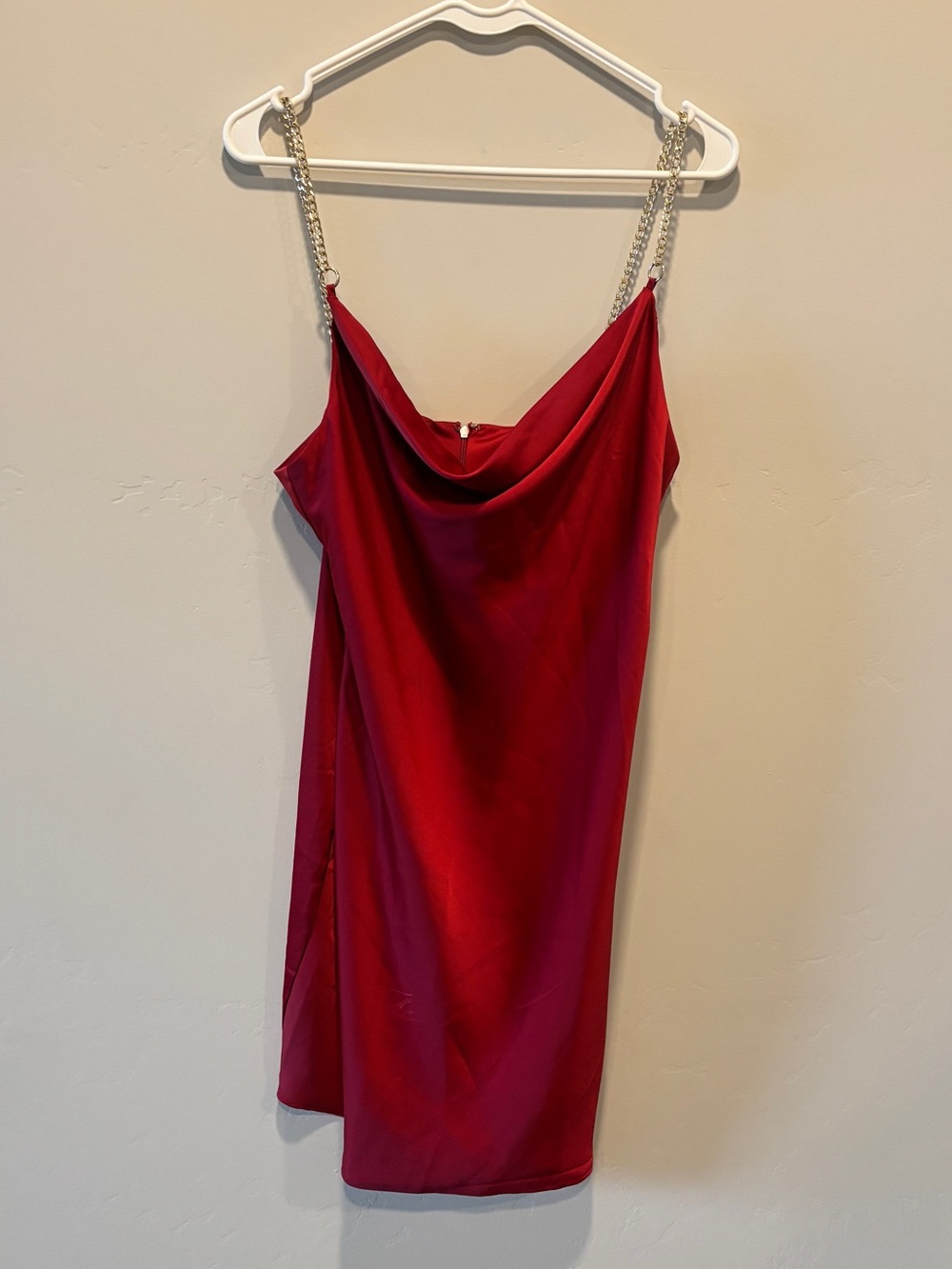 Urban Outfitters Women's Red Dress with Gold Chain Straps
Size Large